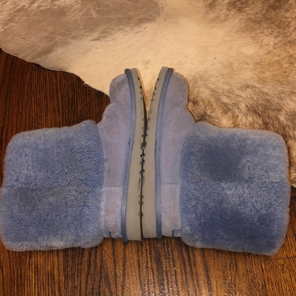 2 Ugg Boots - Picture 5 of 8